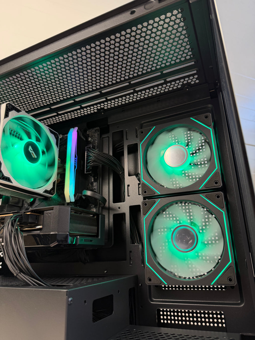 Naujas Stacionarus Kompiuteris Rtx 5060 Ryzen 5