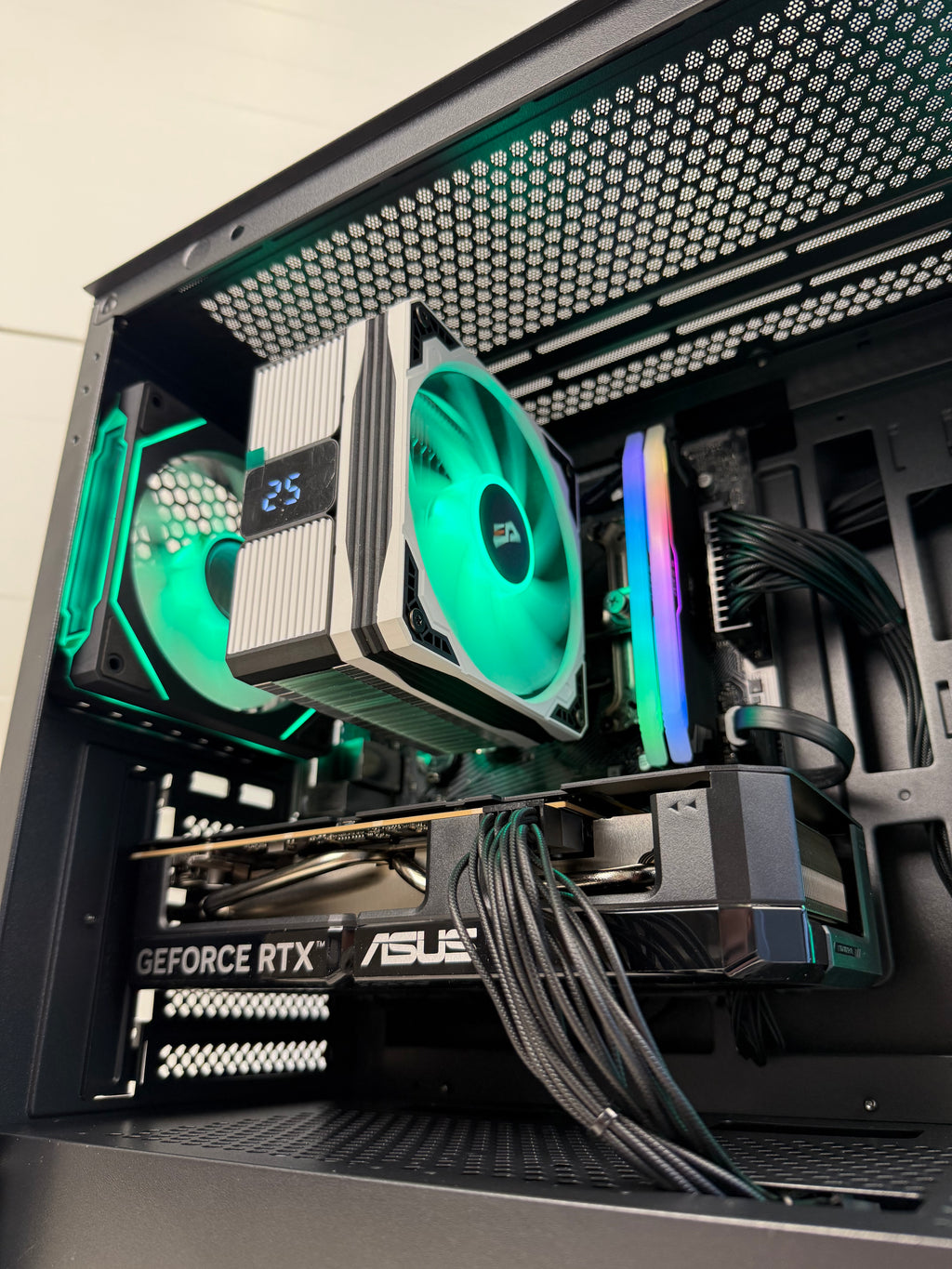 Naujas Stacionarus Kompiuteris Rtx 5060 Ryzen 5