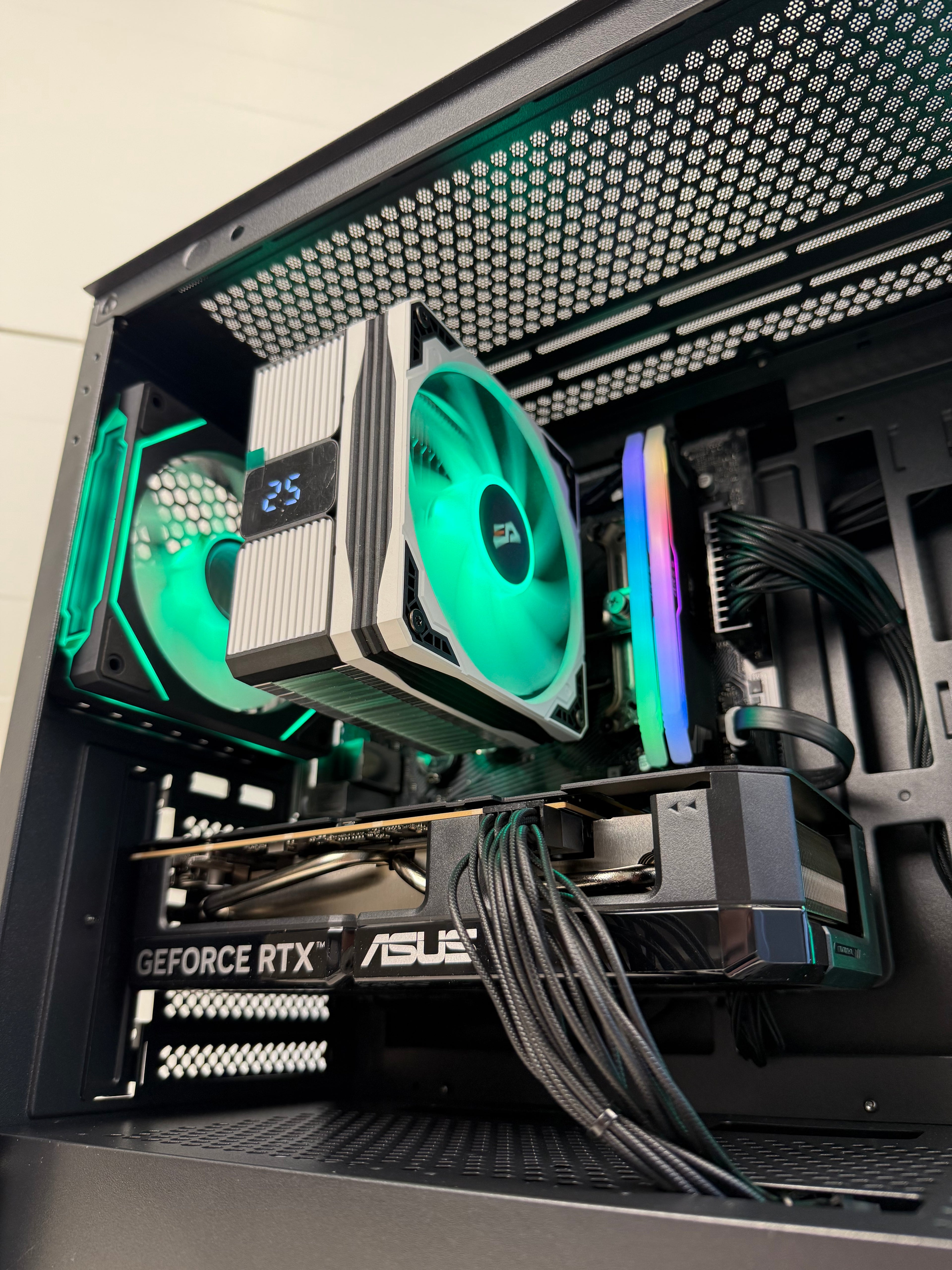 Naujas Stacionarus Kompiuteris Rtx 5060 Ryzen 5