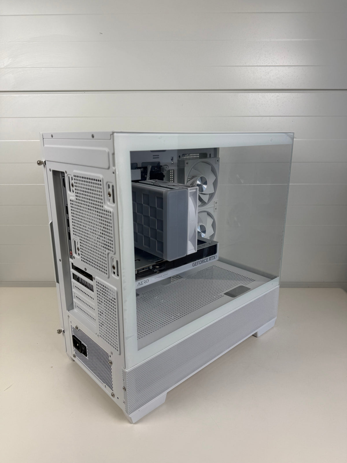 Naujas Stacionarus Žaidimų Kompiuteris RTX 5060 INTEL CORE ULTRA 5 245KF