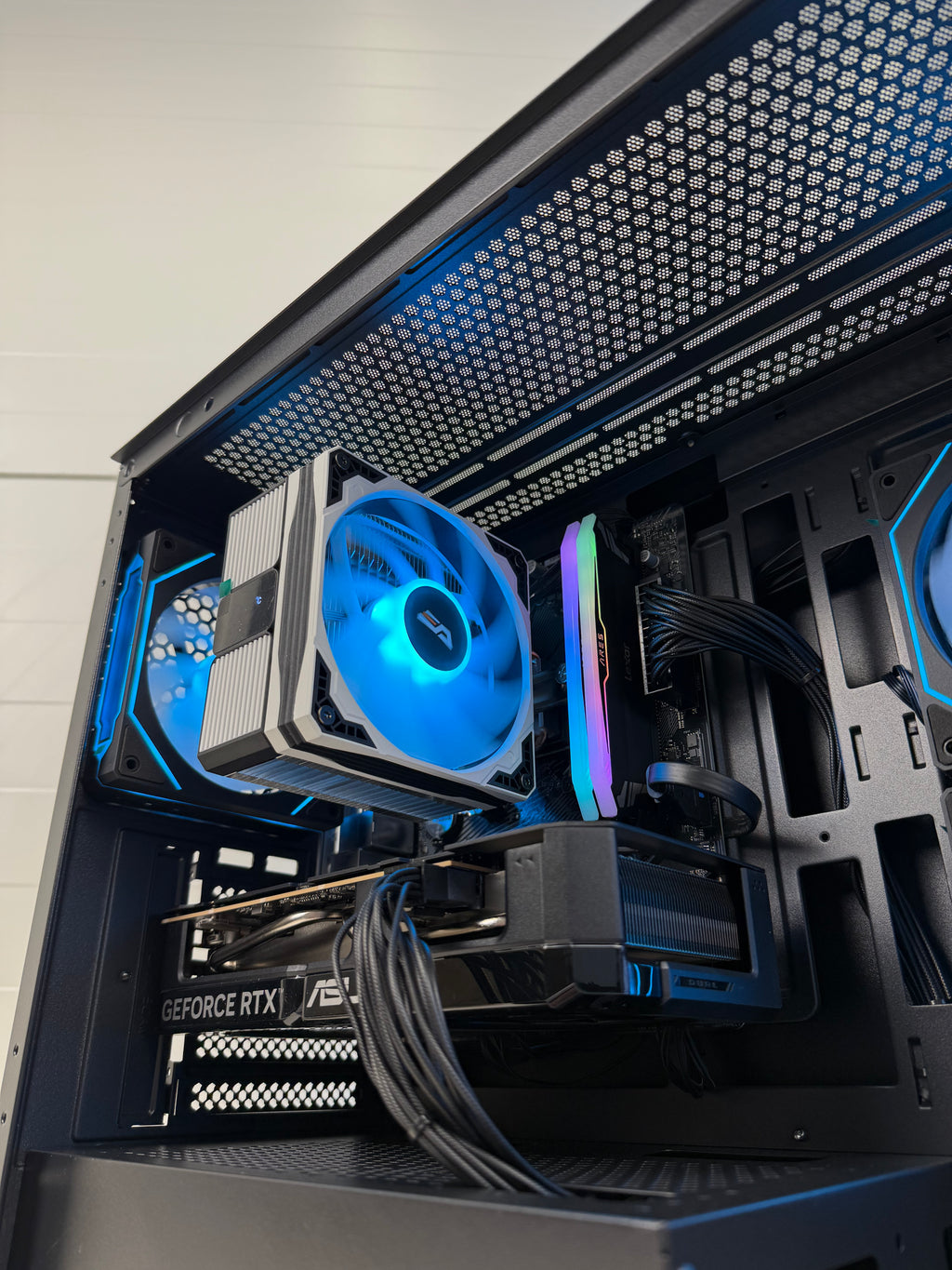 Naujas Stacionarus Kompiuteris Rtx 5060 Ryzen 5